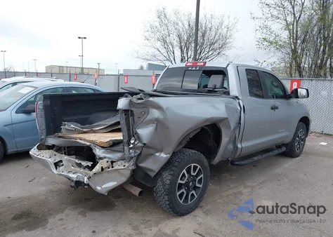 2011 Toyota Tundra Grade 4.6L V8 z USA, uszkodzony, nr VIN 5TFUM5F14BX024573